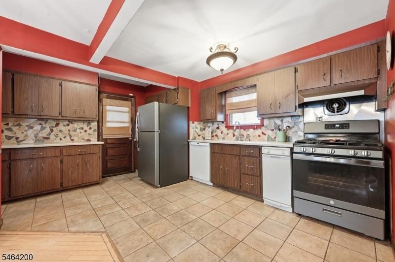 Kitchen 1