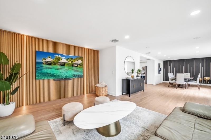 Living Room w. Accent Wall