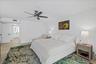Primary suite/King Size Bed