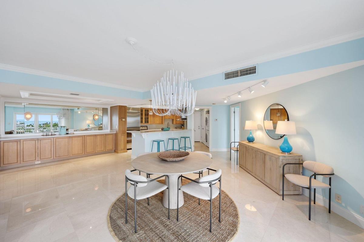 Expansive living and dining area create an impressive sense of openess, while walls of impact glass connect the interiors to the surrounding water and