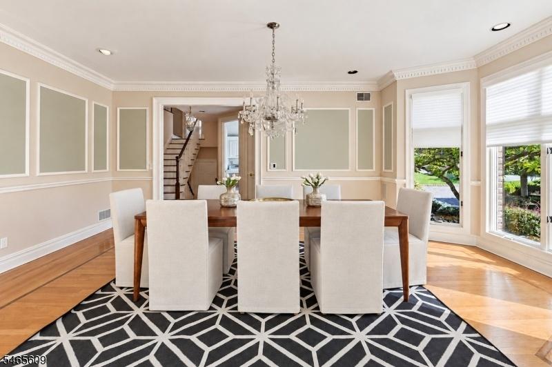 Dining Room (1 of 2)