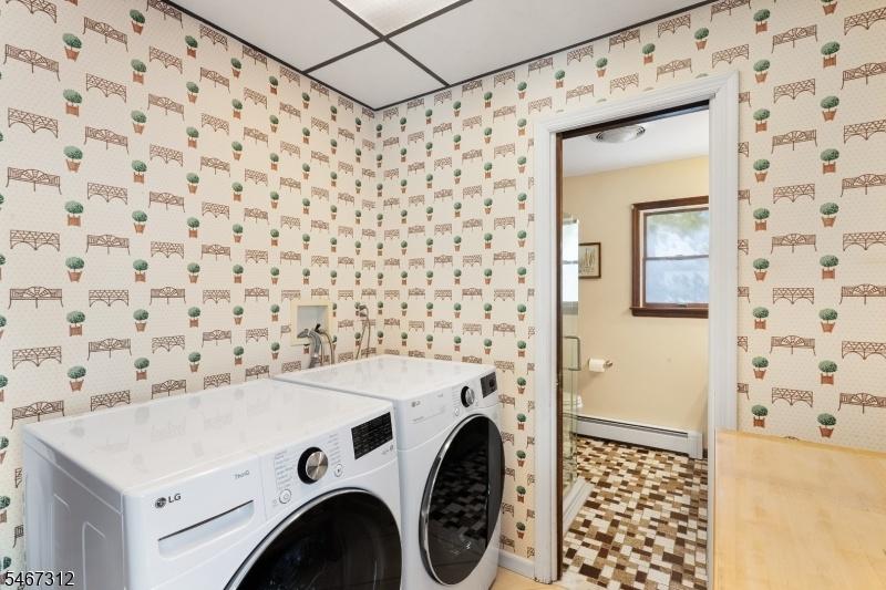Mudroom/Laundry/Full Bath