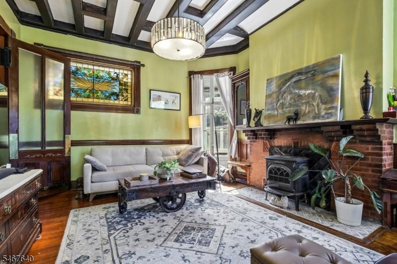 50 Kent Place Blvd LR
