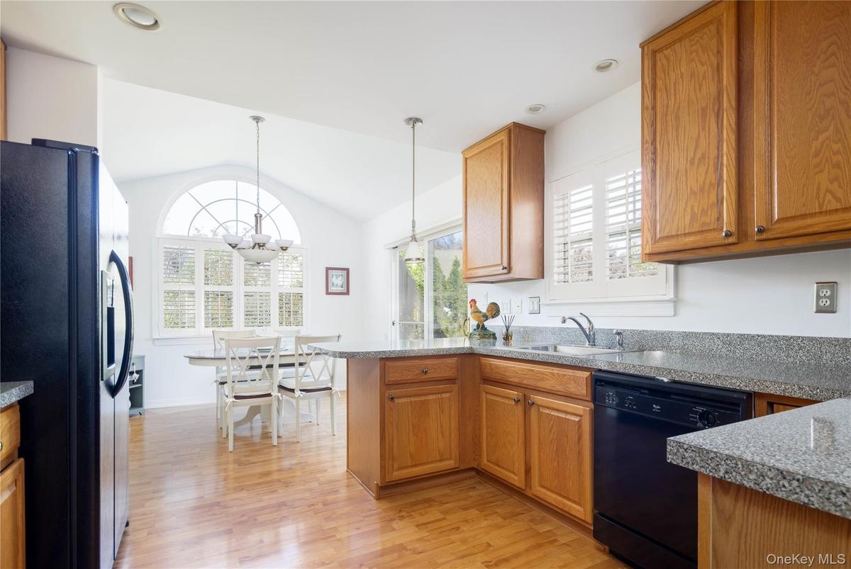 Eat-In-Kitchen