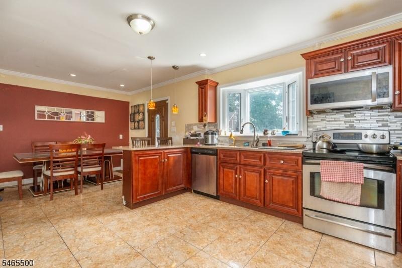 Kitchen/ Dining