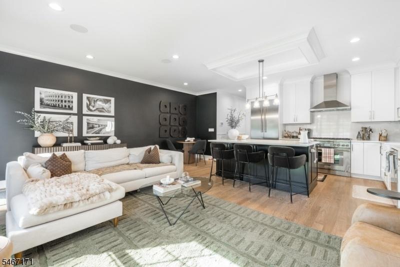 Living Room/Kitchen