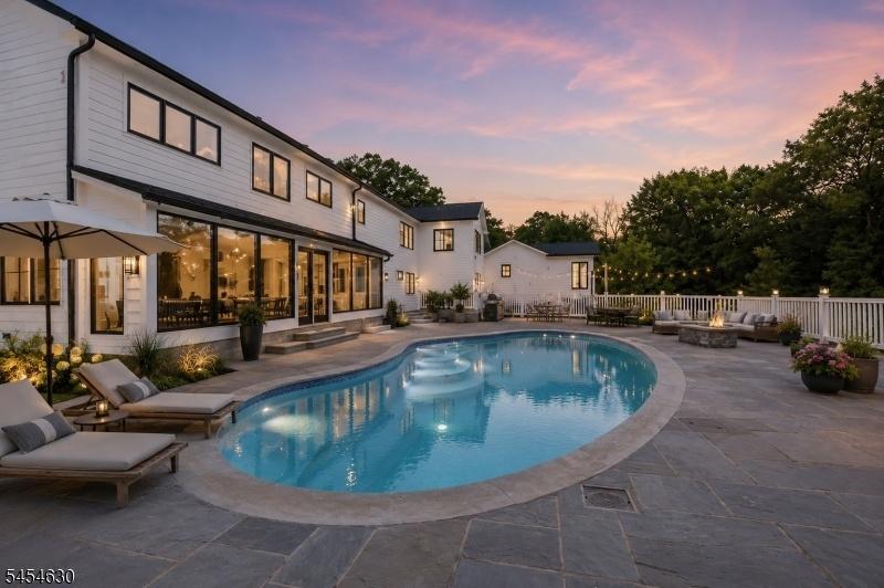 Twilight Staging, Back Pool