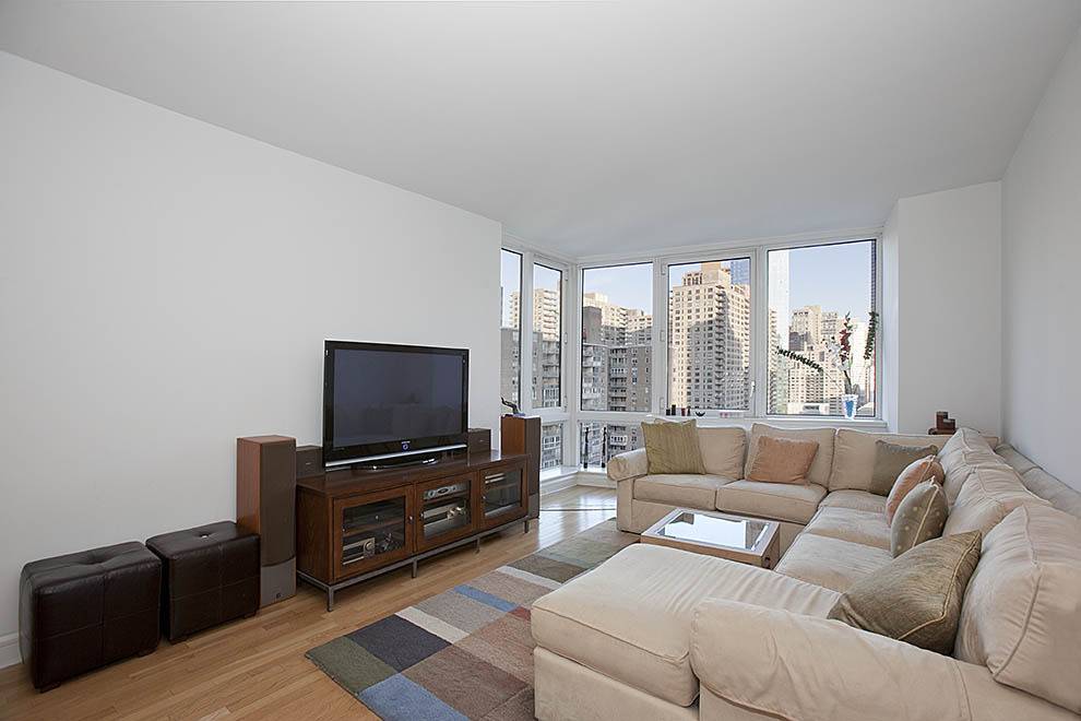 NO FEE! Spacious 1 Bedroom Penthouse with Eastern exposure that has it all!