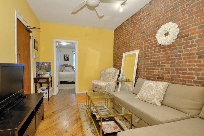 Charming and spacious 1 bedroom with formal diningroom