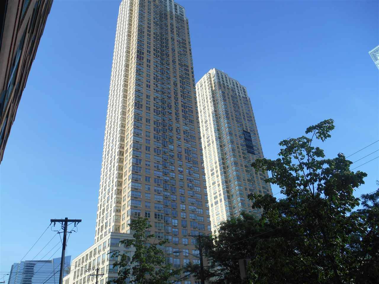 Beautiful large 1 BR with southern exposure with plenty of sunshine in the prestigious Trump Tower