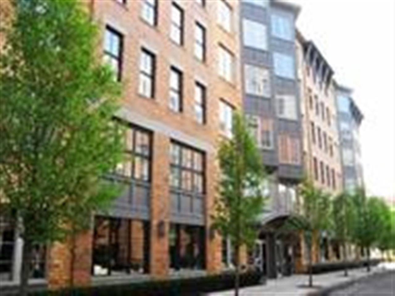 Live in Luxury in this expansive 3bd/2 - 3 BR Hoboken New Jersey