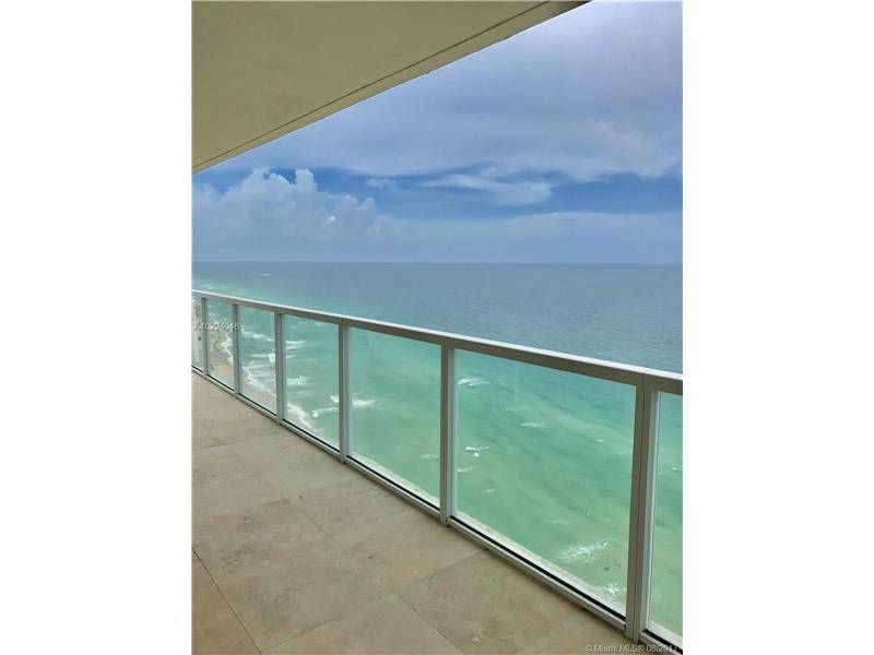 Gorgeous OCEAN FRONT best line views in La Perla - LA PERLA CONDO 2 BR Condo Sunny Isles Miami