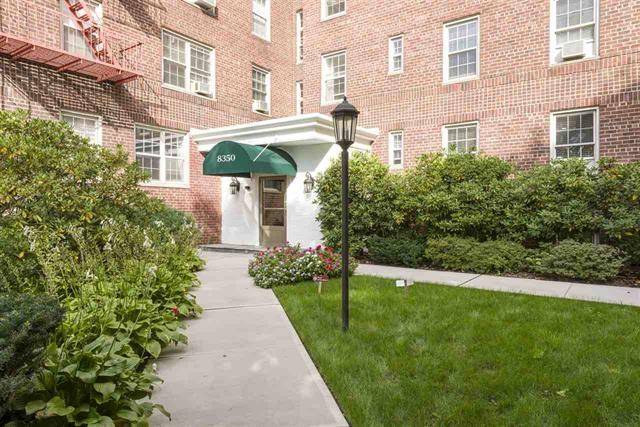 Top Floor unit at pet friendly Woodcliff Gardens - 1 BR Condo New Jersey
