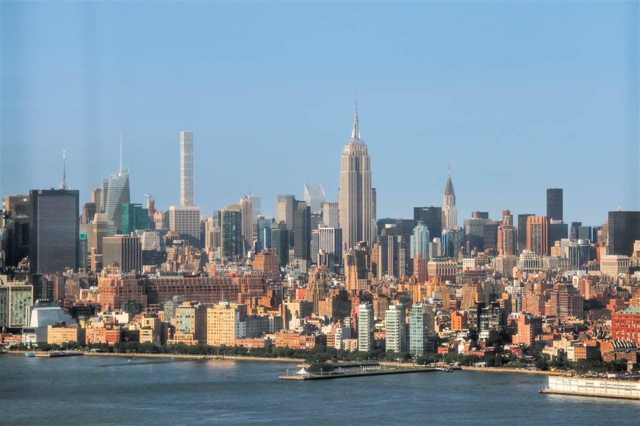 Wake up to Panoramic NYC vistas at TRUMP TOWERS JC