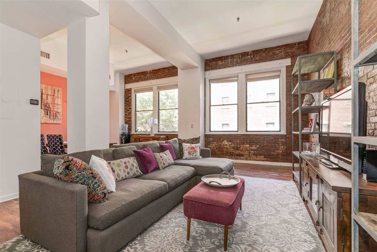 An amazing 2 bedroom unit just hit the market in Downtown Jersey City