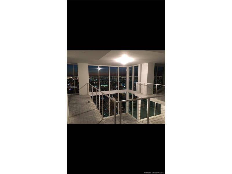 3 level penthouse with 20 foot high ceilings - Ten Museum Park Residenti 2 BR Penthouse Brickell Miami