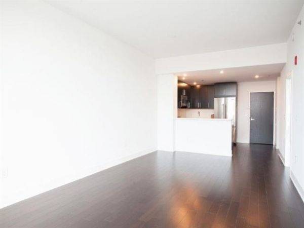 ***THIS IS AN AMAZING APARTMENT WITH NYC VIEWS***YOU MUST SEE THIS BRIGHT AND AIRY
