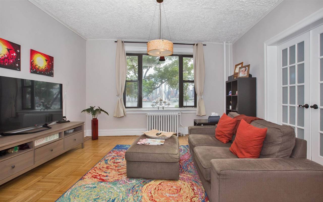 Prestigous Blvd East 3 Bedroom co-op with a beautiful NYC Skyline & Riverview