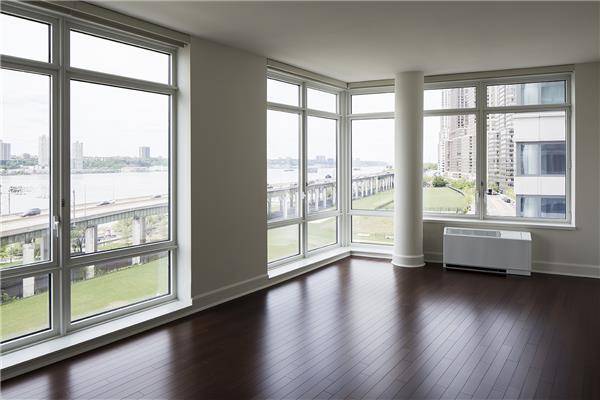 Spacious 3BD/3BA Lincoln Square Apartment in a Lavish Building with Resort Style Amenities