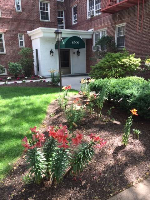Great Top Floor F Line Unit at Pet Friendly Woodcliff Gardens with PARKING