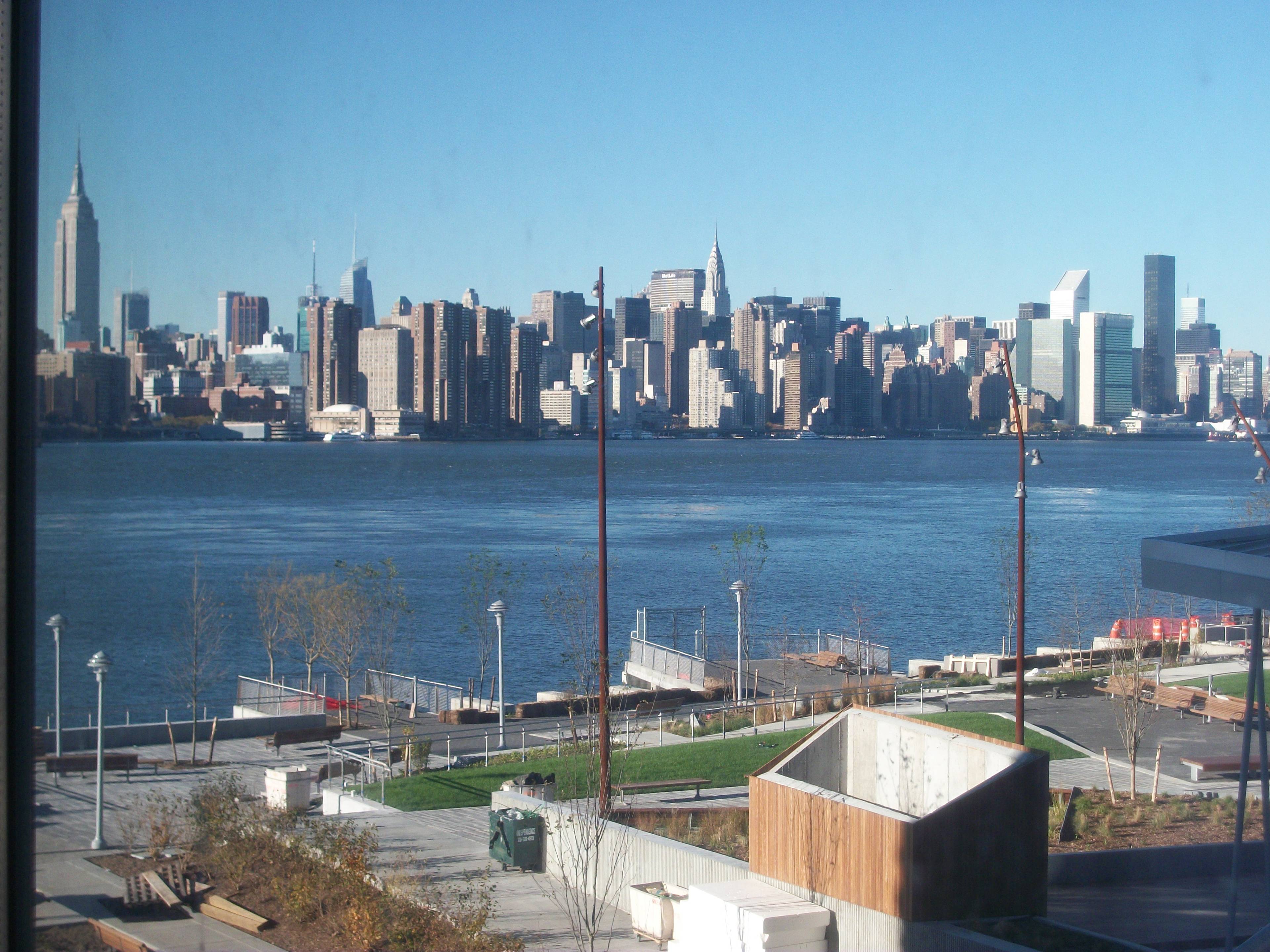 Jr. 1Bed in North Side Piers w/ Empire State Building & East River Views....!