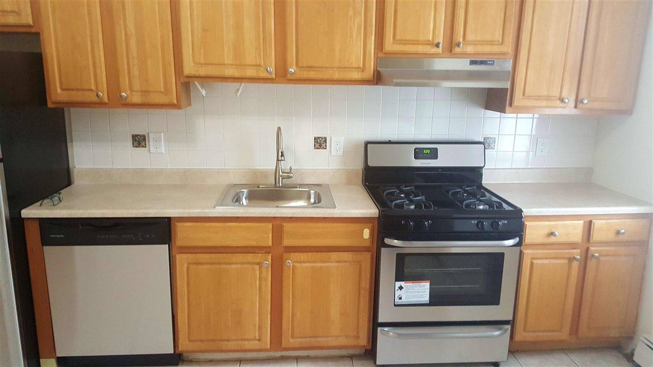 Large and Spacious 1 Bedroom plus Den - 1 BR The Heights New Jersey