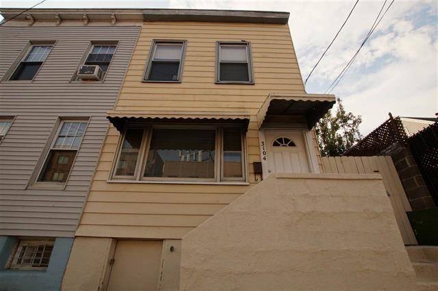 FIXER UPPER/HANDYMAN SPECIAL in prime location - 3 BR New Jersey