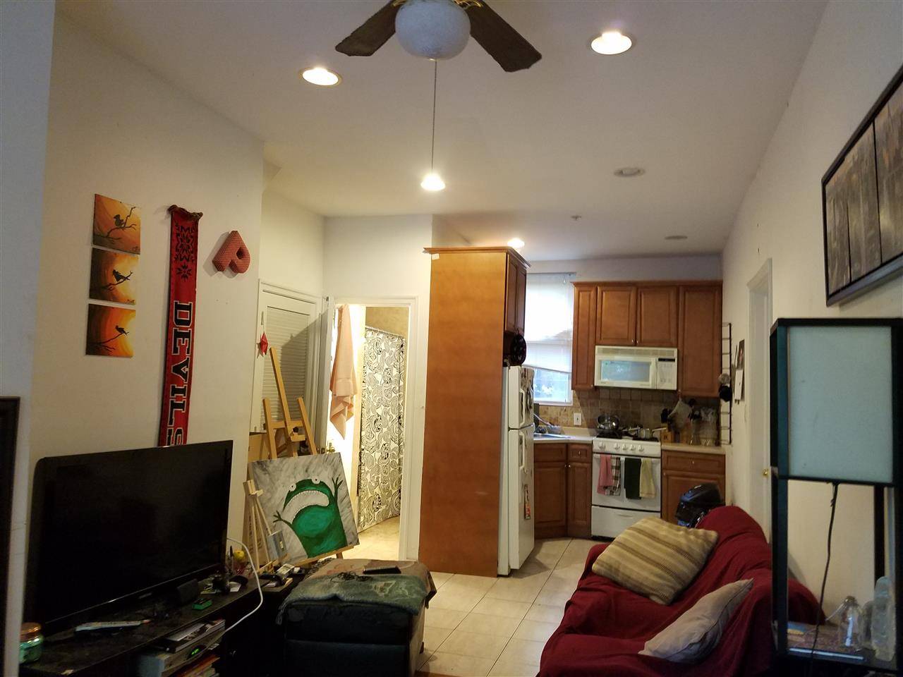 *NO FEE* Quietly tucked away 2 Bed/ 1 Bath located in the heart of Hoboken