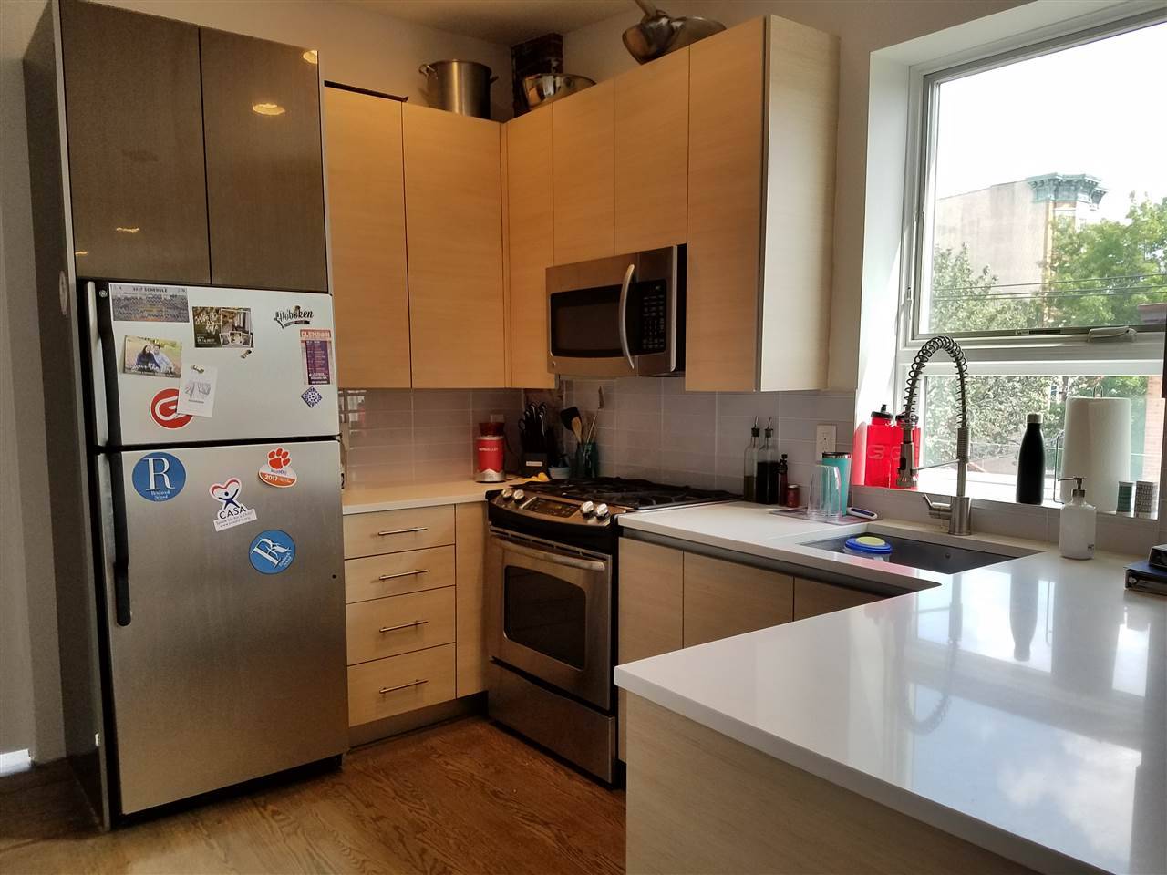 Gorgeous 2 bed 2 bath with Renovated kitchen - 2 BR New Jersey