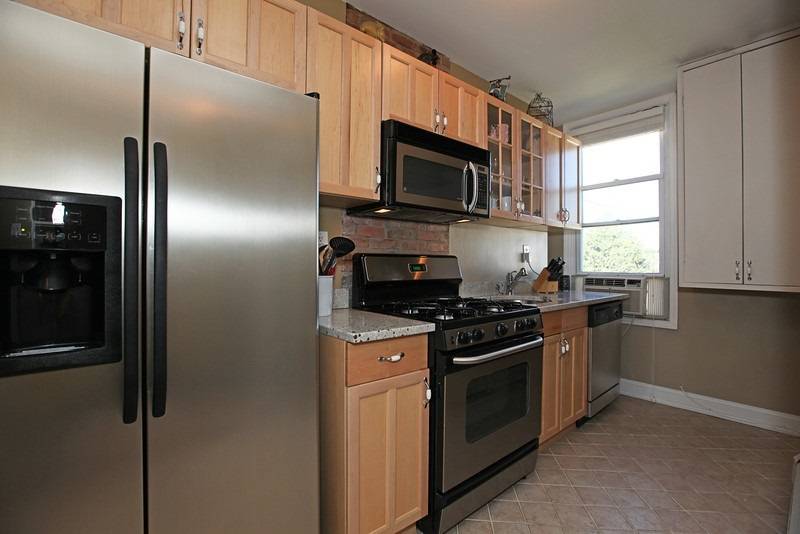 Come see this beautifully renovated one bedroom with granite counters and stainless steel appliances