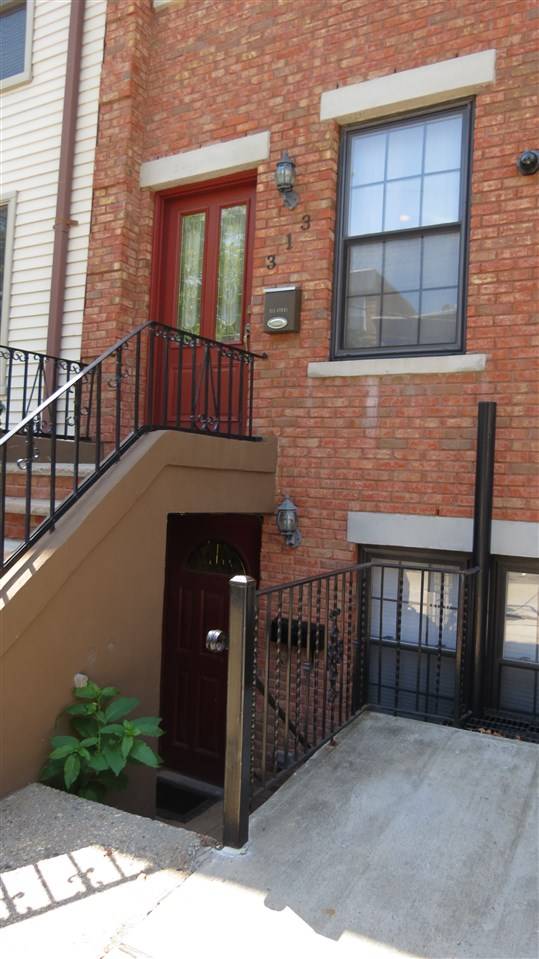 2br (1br plus den) /1ba home with open kitchen with full stainless steel appliances