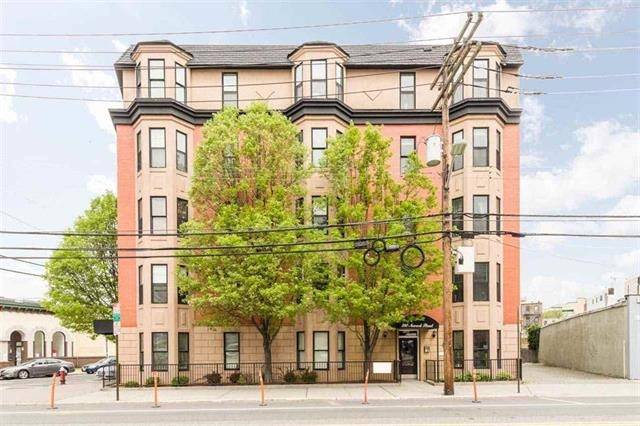 Spacious and sun drenched 2BR/2BA top-floor unit in an elevator building within close walking distance to the PATH