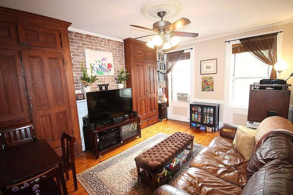 Great 1 bedroom plus den in well kept brick row house on desirable downtown Jefferson St