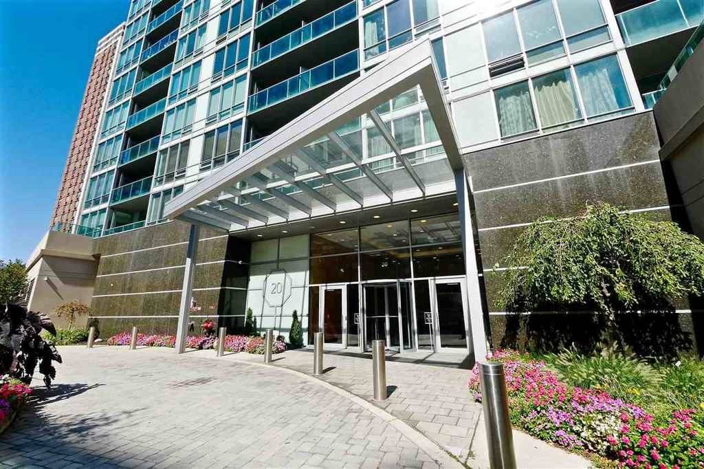 Luxurious spacious 1 Bedroom at the Waterfront Shore Club with a private terrace