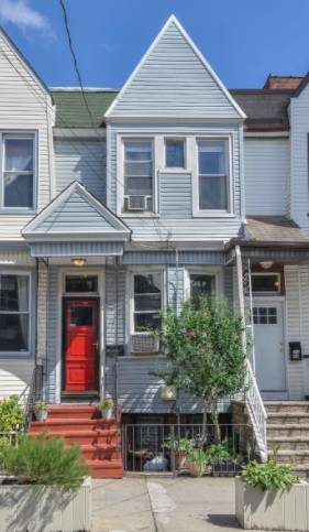 Welcome to this charming renovated townhouse - 3 BR Journal Square New Jersey