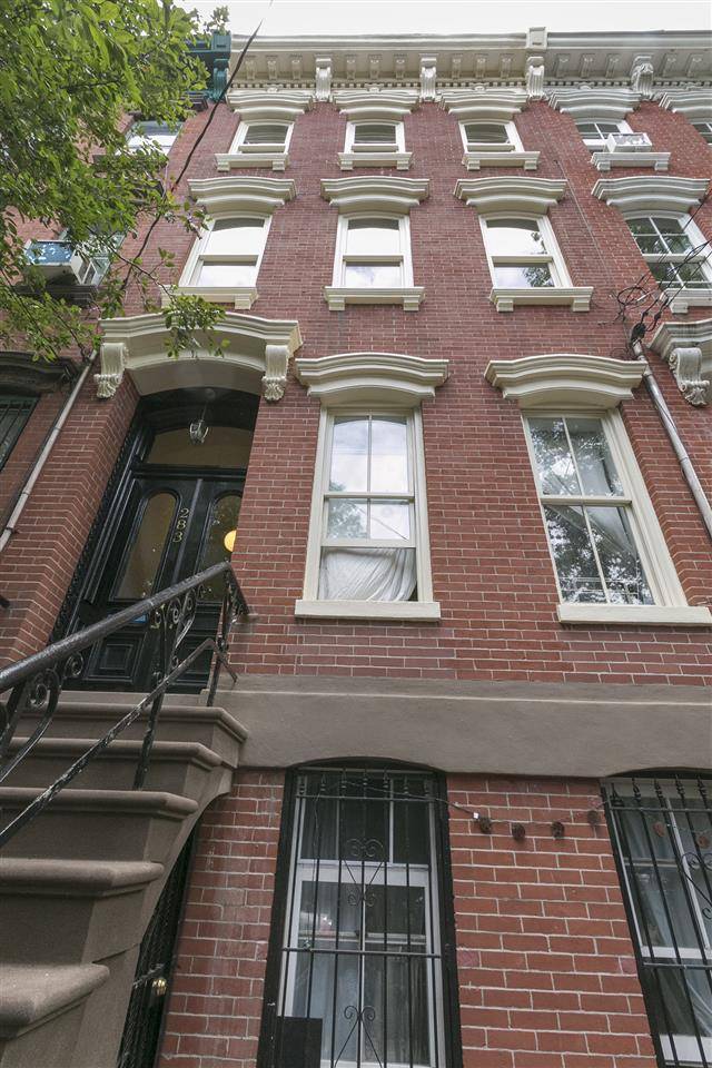 This newly renovated and sunny 2 Bedroom - 2 BR Van Vorst Park New Jersey