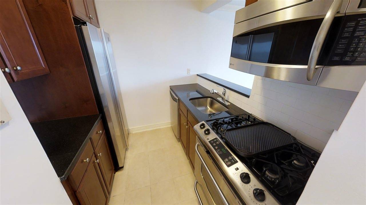 Welcome home to this chic one bedroom home with full New York City views located in The Lenox