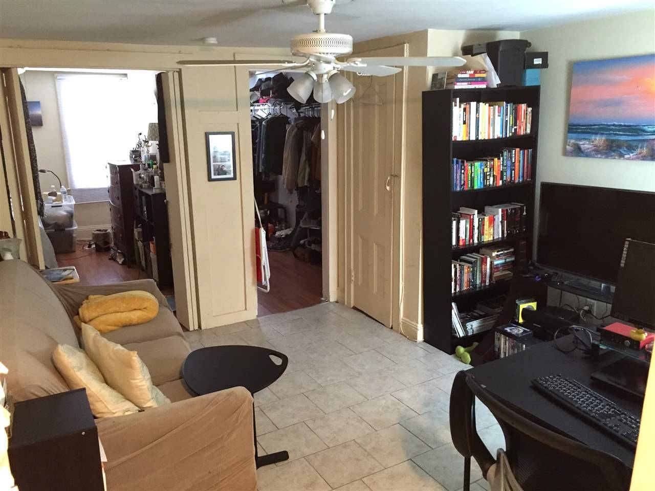 Nice 1 bedroom with walk-in closet on 3rd and Park