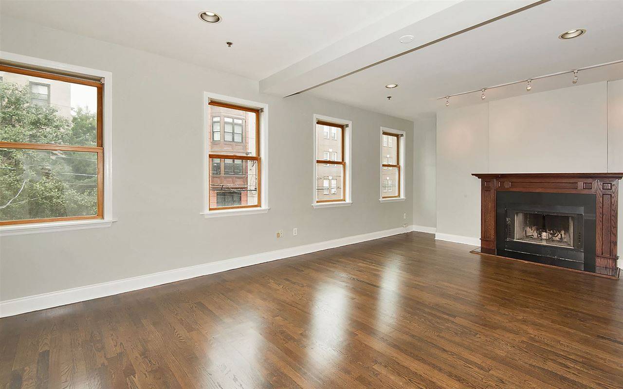 Live in the heart of Hoboken in this great midtown location