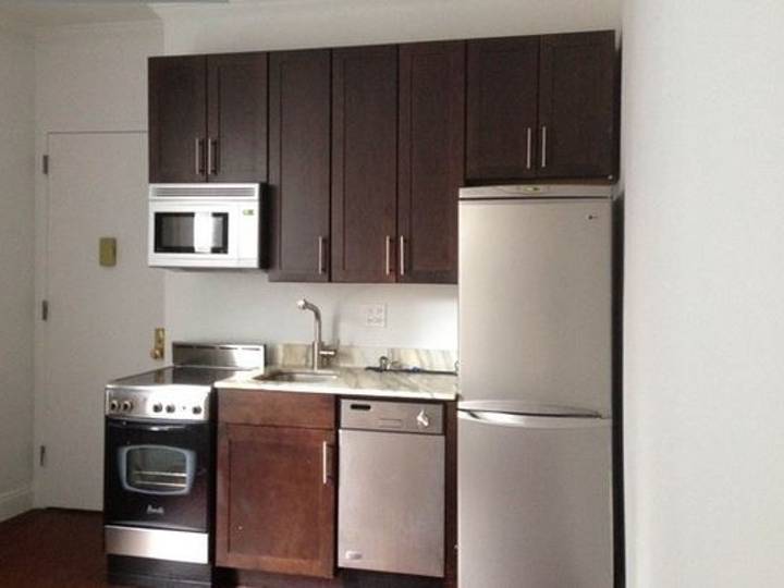 Prime East Village 2 bedroom Close to transportation and the Park