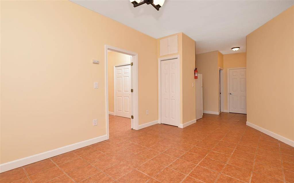 GREAT UNIT HIGH CEILINGS - 1 BR New Jersey