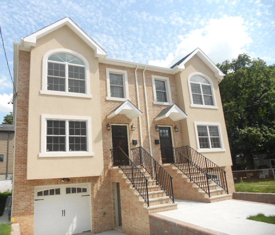 NEW HOME - JUST FINISHED AND READY TO MOVE IN - ALL NEW CONSTRUCTION - HUGE TOWNHOME / CONDO TRIPLEX - FEATURES 3