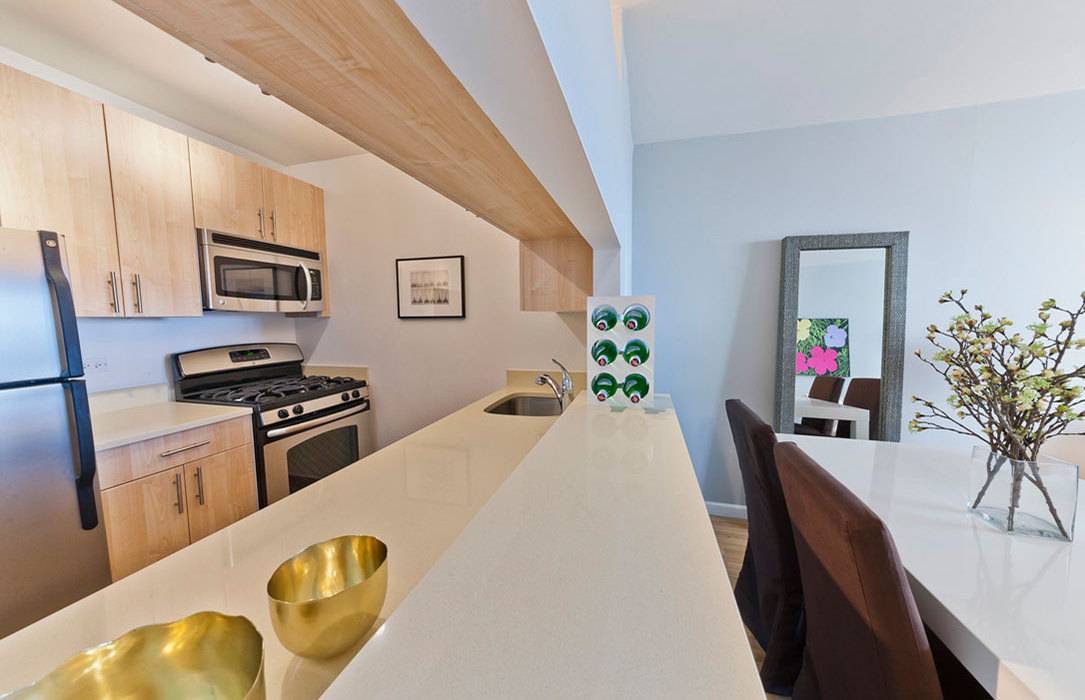 NO FEE!!! INCREDIBLE STUDIO LUXURY BUILDING HUDSON RIVER VIEWS IN HELL’S KITCHEN!!