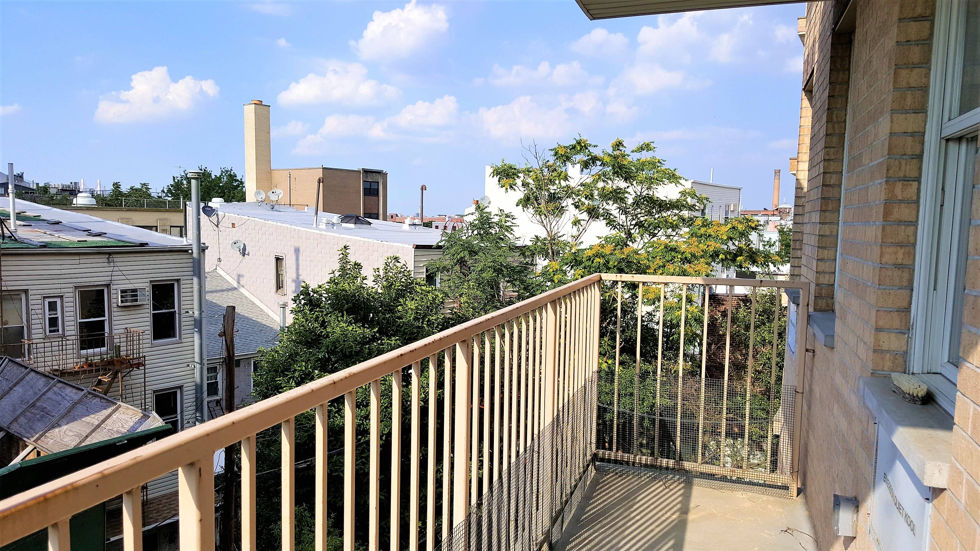 **NO FEE**  SIZE MATTERS!  MASSIVE 2BR WITH A PRIVATE BALCONY IN A MODERN ELEVATOR BUILDING.