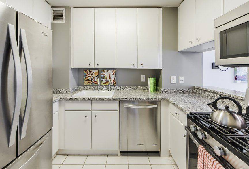 Full service, newly renovated 2br in UES