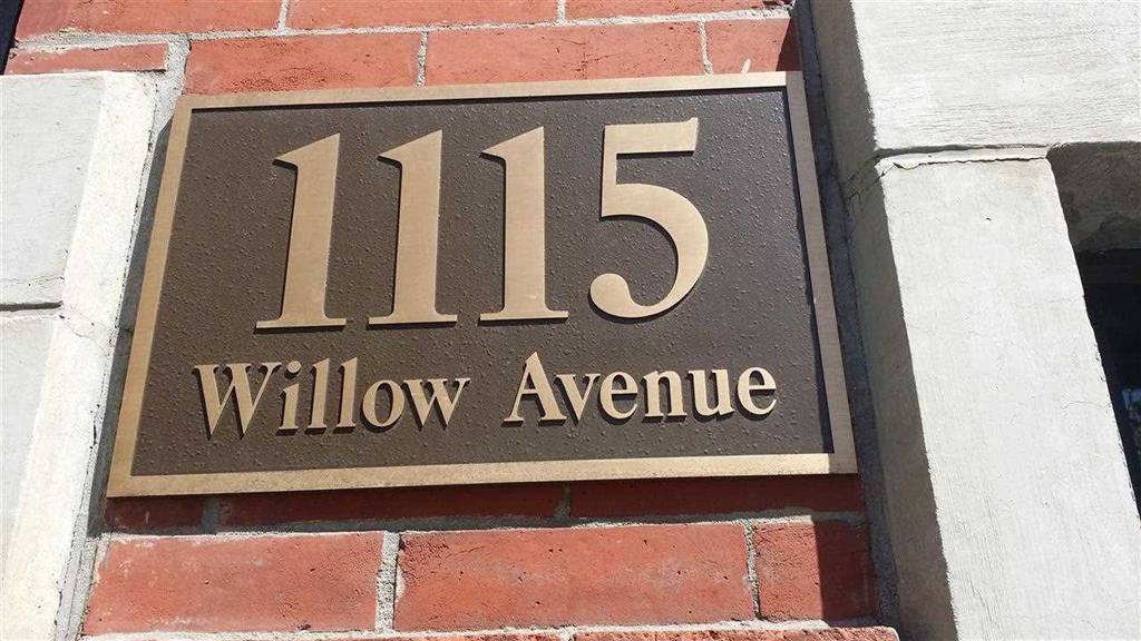 Lovely renovated 2BR at Willow Park on Hoboken's dynamic north-end with 10ft ceilings