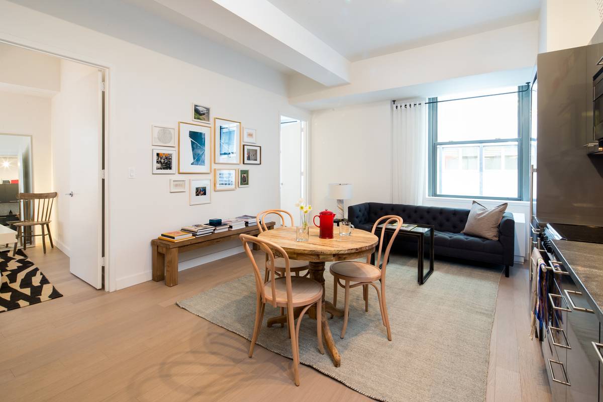 Stunning Financial District Convertible 2 Bed with 11 Foot High Ceilings