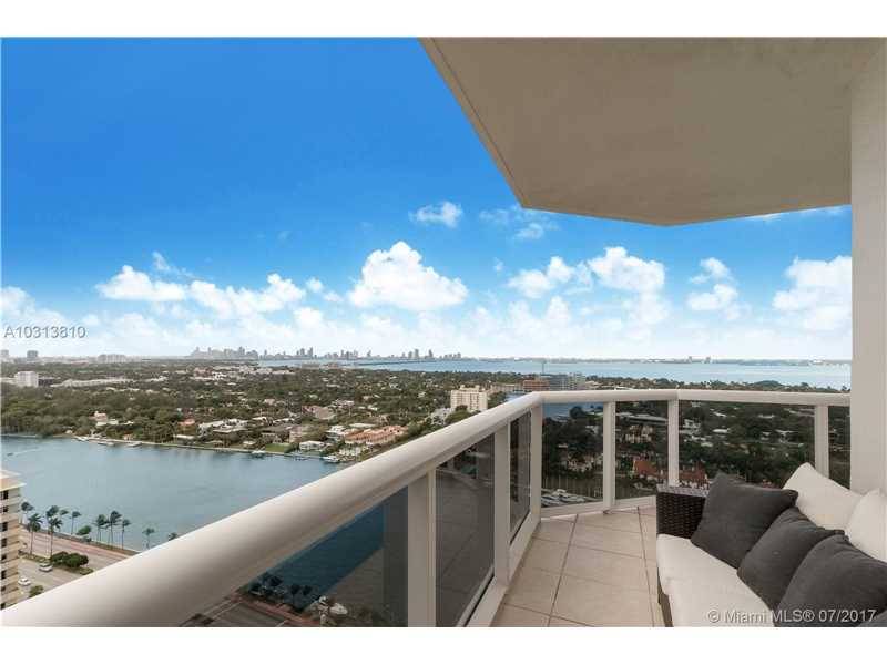 Spectacular corner unit with breathtaking views of the intracoastal