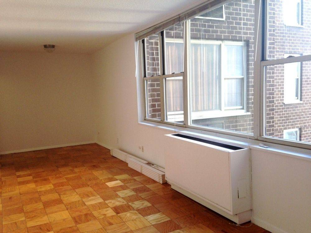 MURRAY HILL: ONLY $3050 FOR ONE BEDROOM IN FULL SERVICE BUILDING