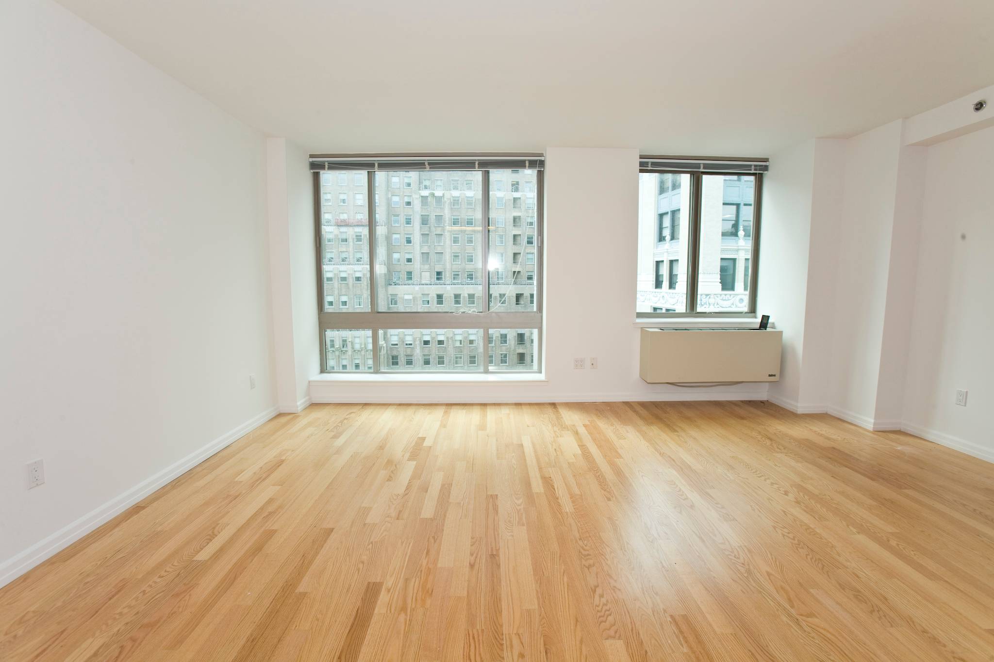NO FEE + 1 MONTH FREE: Financial District, Massive Studio, Close To All Subways!!